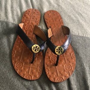 Tory Burch Thor’s- navy iridescent -size 7